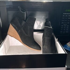 Blondo waterproof wedge booties